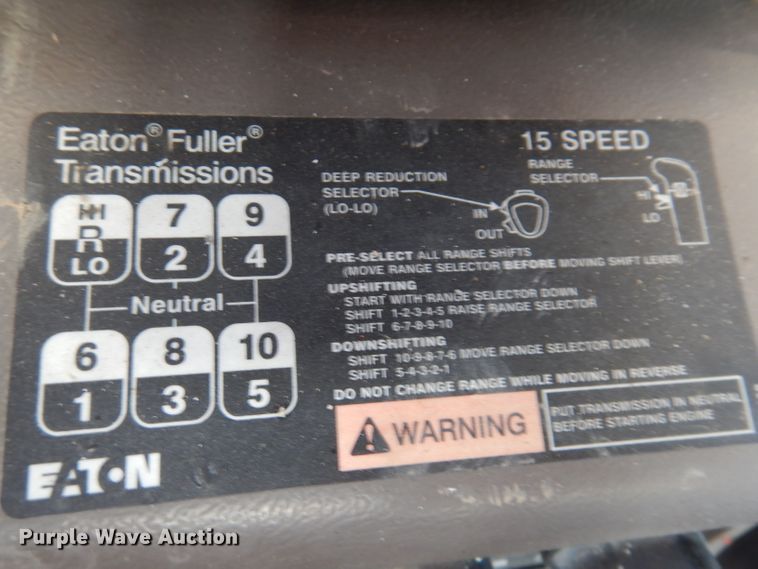 image for item IN9851 2003 Mack CH613  semi truck