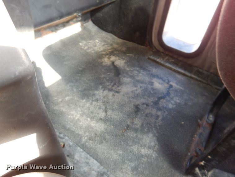 image for item IN9851 2003 Mack CH613  semi truck