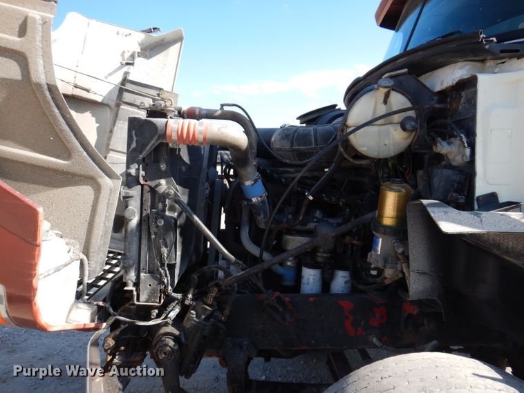 image for item IN9851 2003 Mack CH613  semi truck