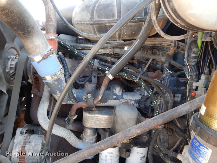 image for item IN9851 2003 Mack CH613  semi truck