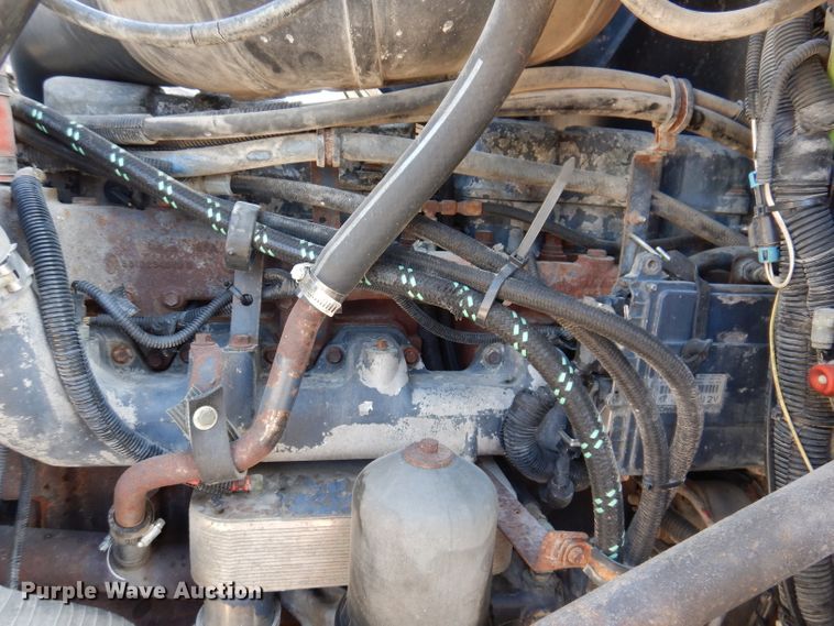 image for item IN9851 2003 Mack CH613  semi truck