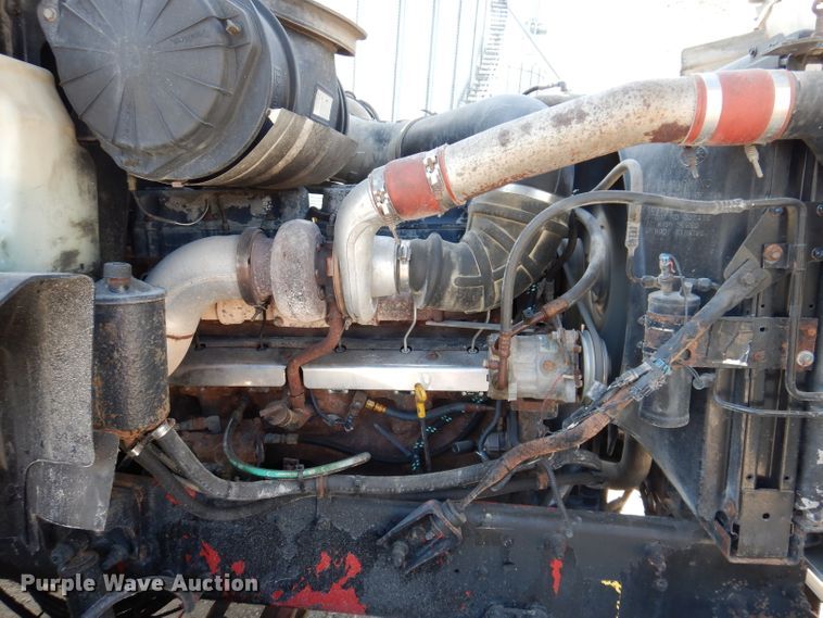 image for item IN9851 2003 Mack CH613  semi truck