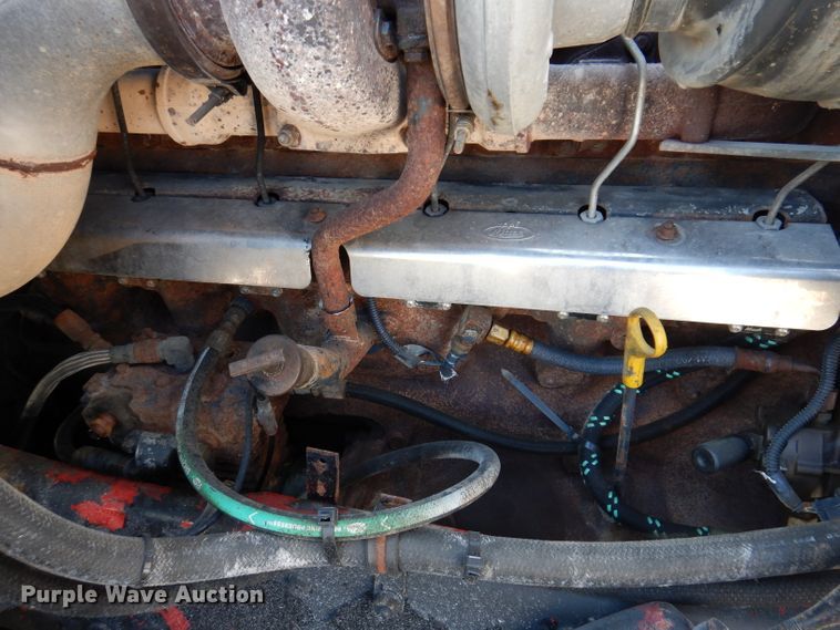 image for item IN9851 2003 Mack CH613  semi truck