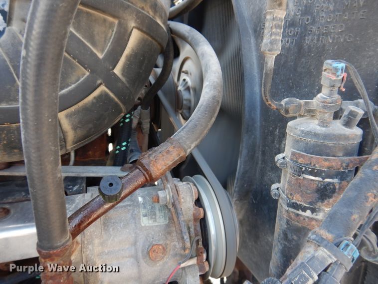 image for item IN9851 2003 Mack CH613  semi truck