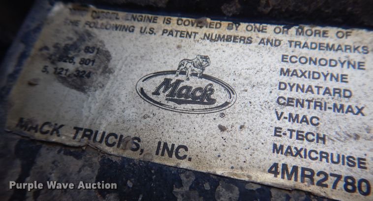 image for item IN9851 2003 Mack CH613  semi truck