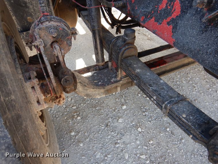 image for item IN9851 2003 Mack CH613  semi truck