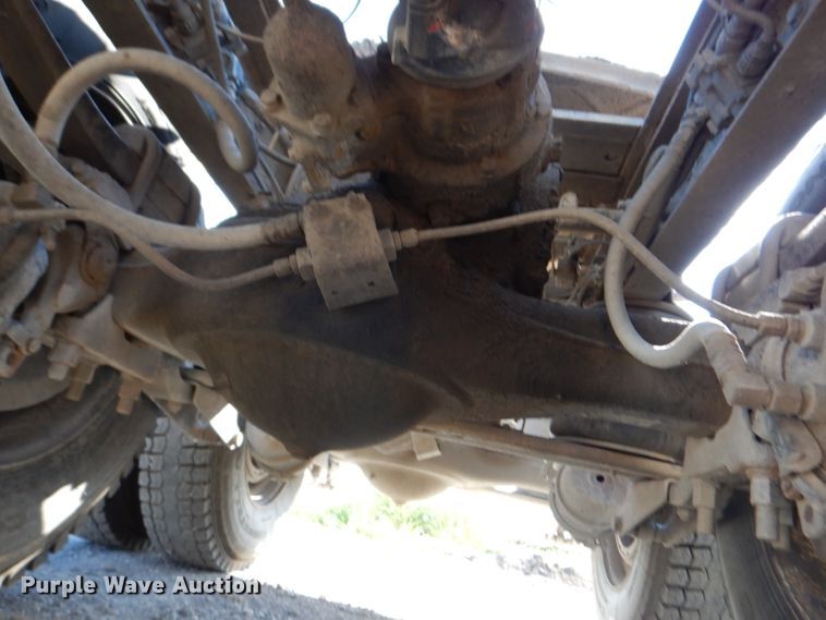 image for item IN9851 2003 Mack CH613  semi truck