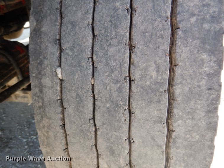 image for item IN9851 2003 Mack CH613  semi truck