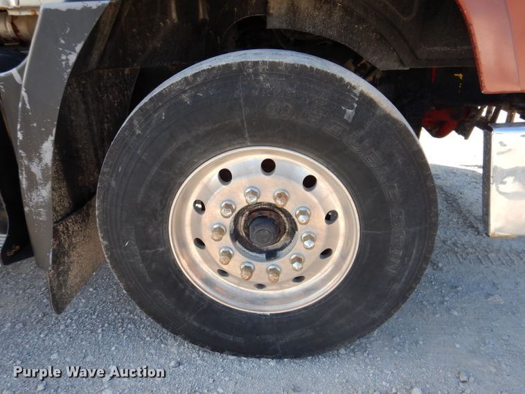 image for item IN9851 2003 Mack CH613  semi truck