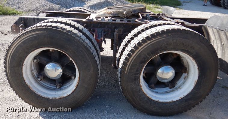 image for item IN9851 2003 Mack CH613  semi truck