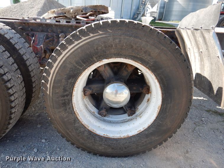 image for item IN9851 2003 Mack CH613  semi truck