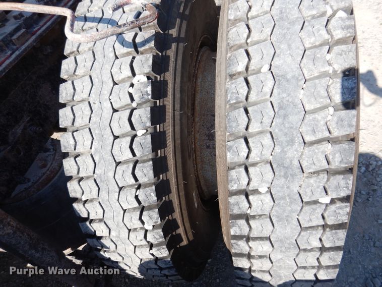 image for item IN9851 2003 Mack CH613  semi truck