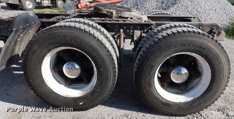 image for item IN9851 2003 Mack CH613  semi truck