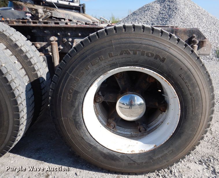 image for item IN9851 2003 Mack CH613  semi truck