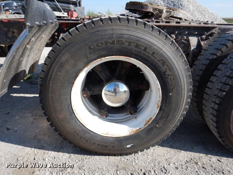 image for item IN9851 2003 Mack CH613  semi truck