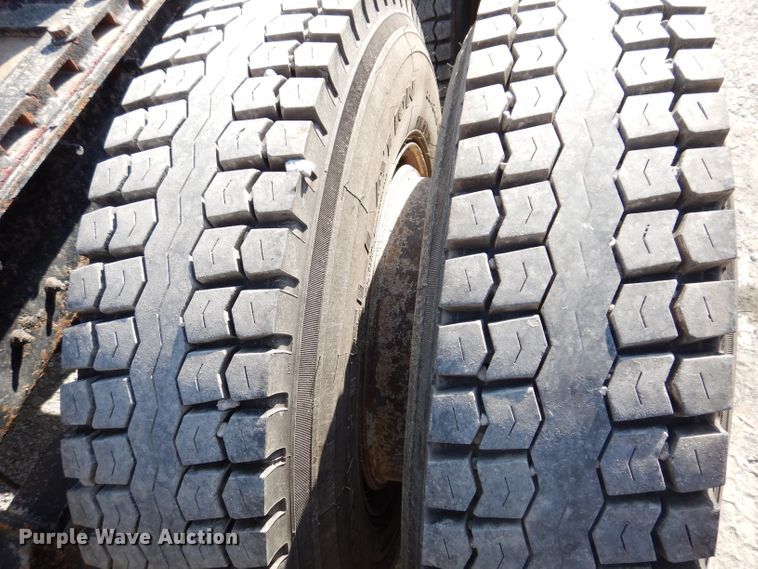 image for item IN9851 2003 Mack CH613  semi truck