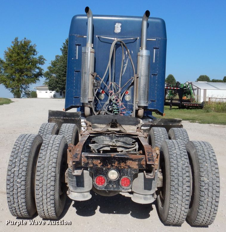 image for item IN9852 2001 Freightliner Columbia 120  semi truck