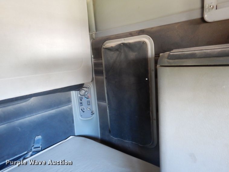 image for item IN9852 2001 Freightliner Columbia 120  semi truck