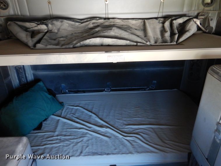 image for item IN9852 2001 Freightliner Columbia 120  semi truck