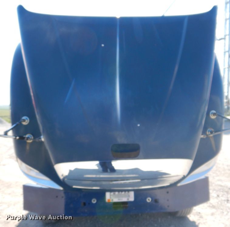 image for item IN9852 2001 Freightliner Columbia 120  semi truck