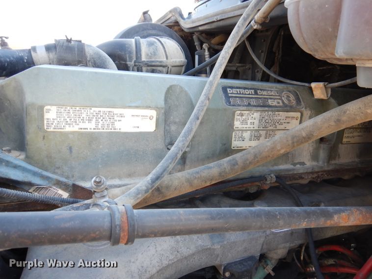 image for item IN9852 2001 Freightliner Columbia 120  semi truck