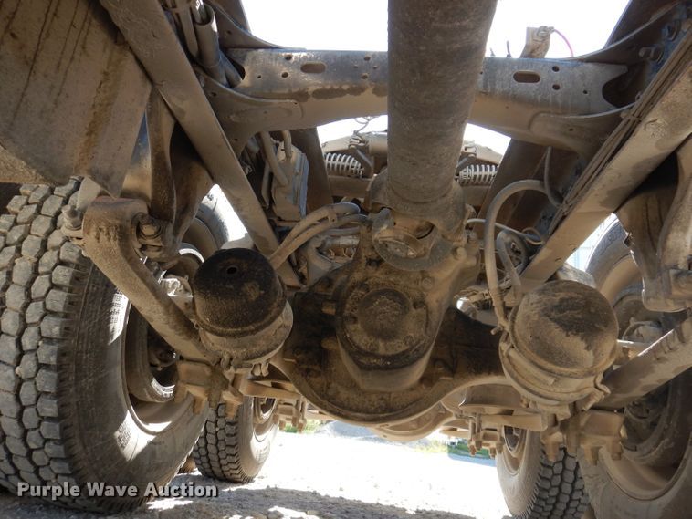 image for item IN9852 2001 Freightliner Columbia 120  semi truck