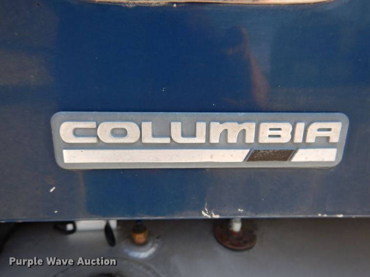 image for item IN9852 2001 Freightliner Columbia 120  semi truck