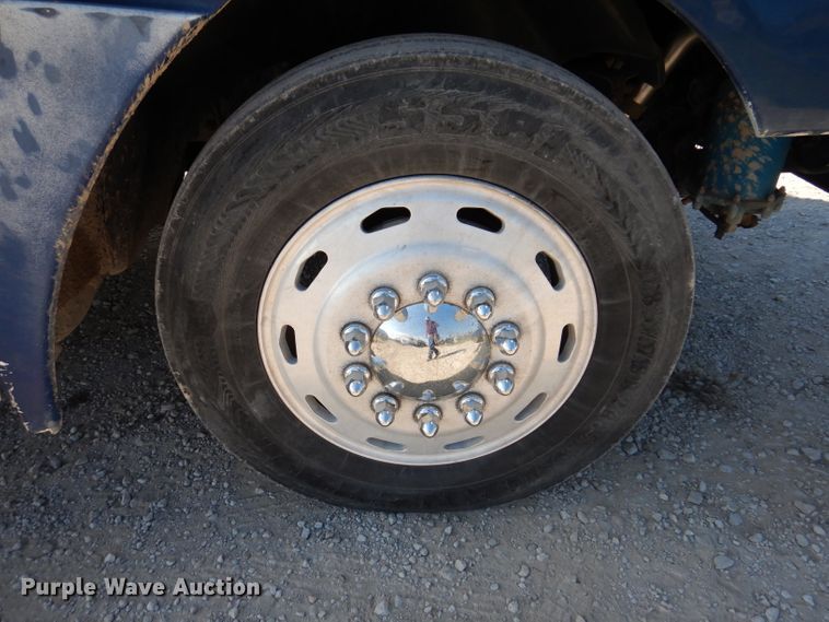 image for item IN9852 2001 Freightliner Columbia 120  semi truck