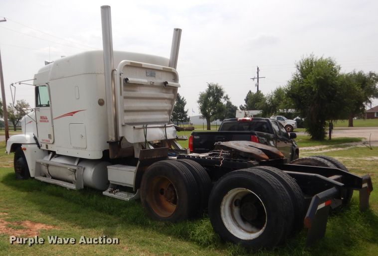 image for item IT9744 2000 Freightliner FLD120  semi truck