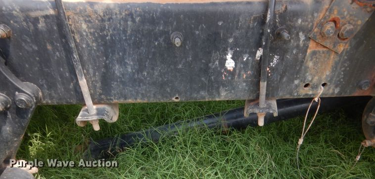 image for item IT9744 2000 Freightliner FLD120  semi truck