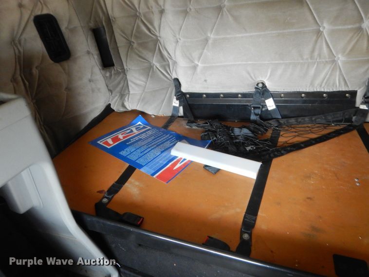 image for item IT9744 2000 Freightliner FLD120  semi truck