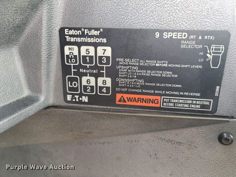 image for item IU9329 1993 Mack CH613  semi truck