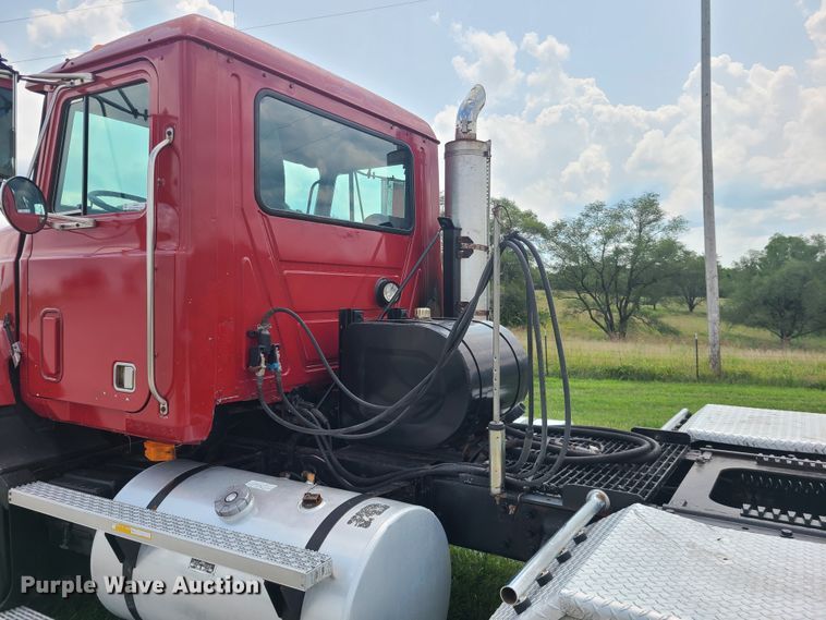 image for item IU9329 1993 Mack CH613  semi truck
