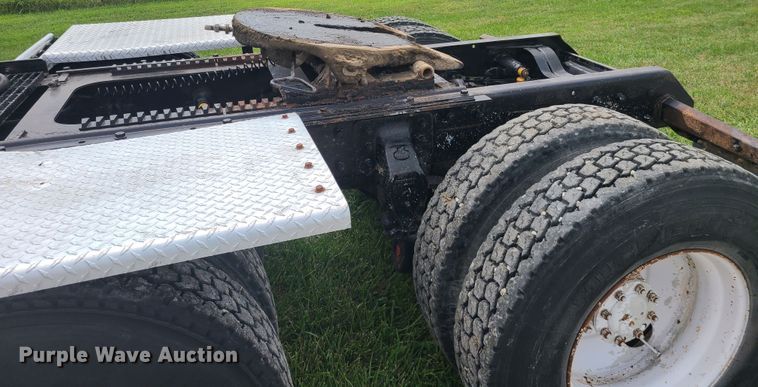 image for item IU9329 1993 Mack CH613  semi truck