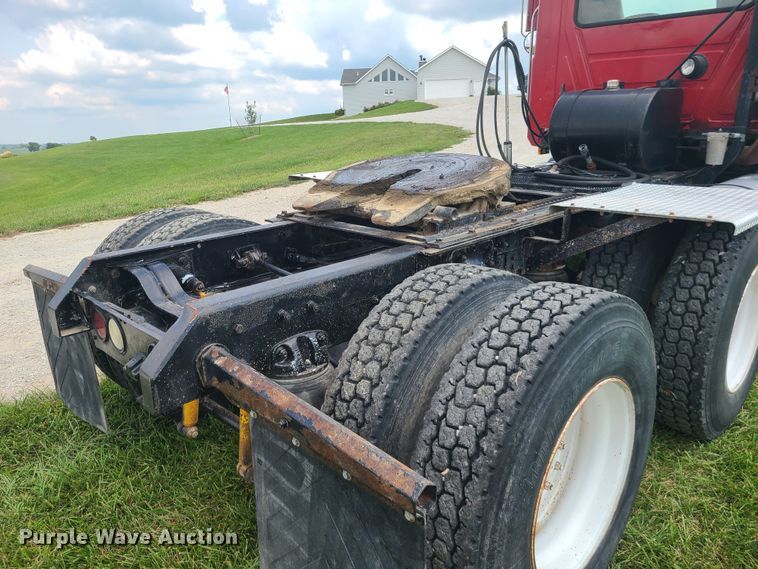 image for item IU9329 1993 Mack CH613  semi truck