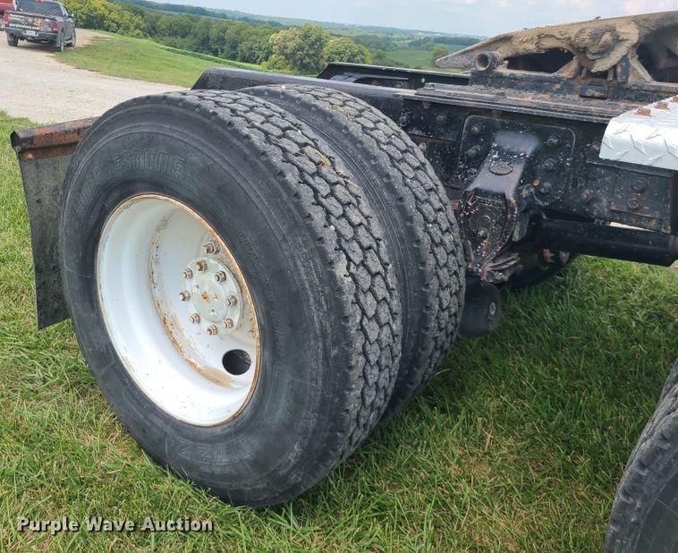 image for item IU9329 1993 Mack CH613  semi truck