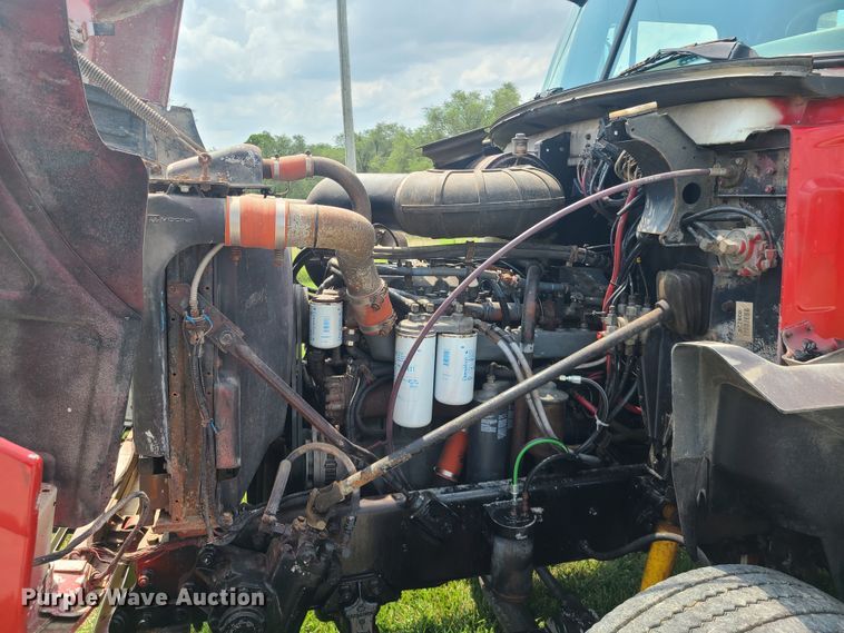 image for item IU9329 1993 Mack CH613  semi truck