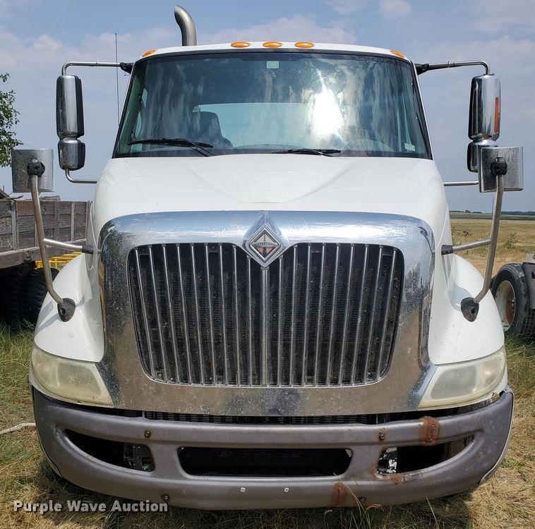 image for item IX9960 2007 International 8600  semi truck