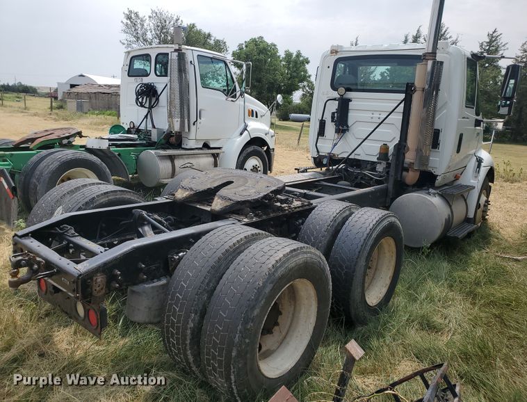 image for item IX9960 2007 International 8600  semi truck