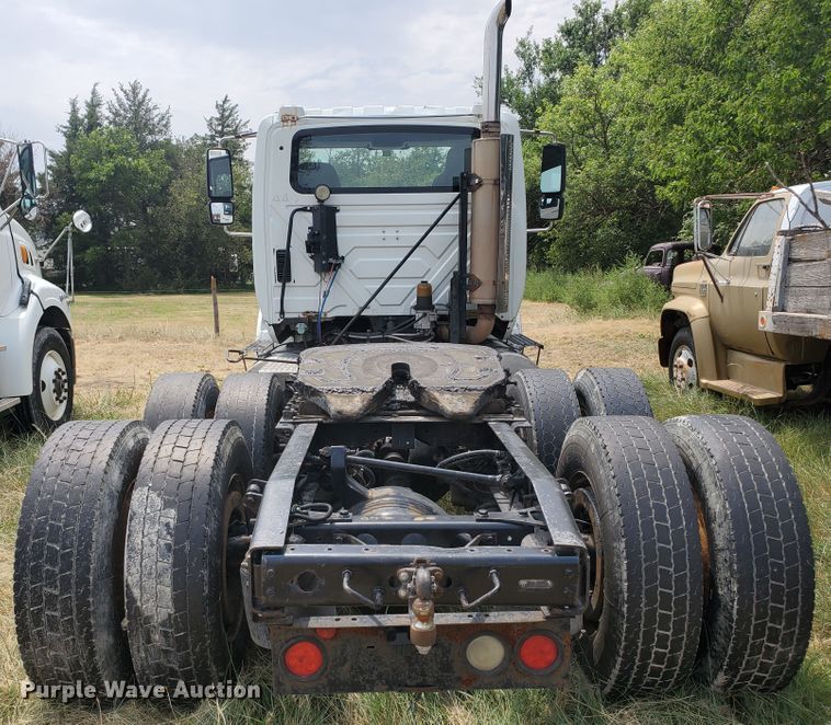 image for item IX9960 2007 International 8600  semi truck