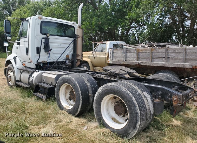 image for item IX9960 2007 International 8600  semi truck