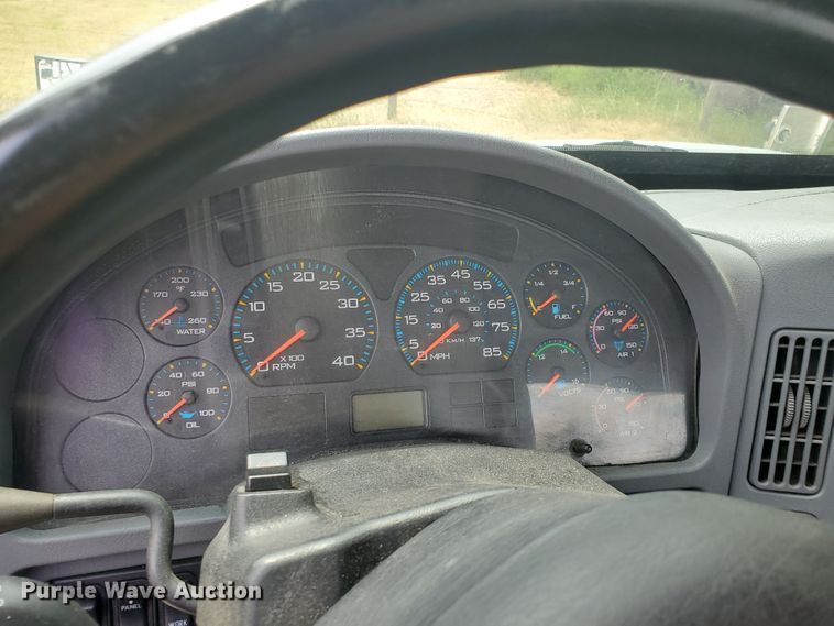 image for item IX9960 2007 International 8600  semi truck