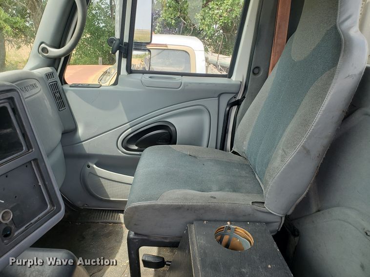 image for item IX9960 2007 International 8600  semi truck