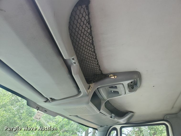 image for item IX9960 2007 International 8600  semi truck