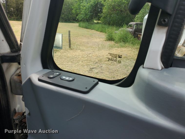 image for item IX9960 2007 International 8600  semi truck