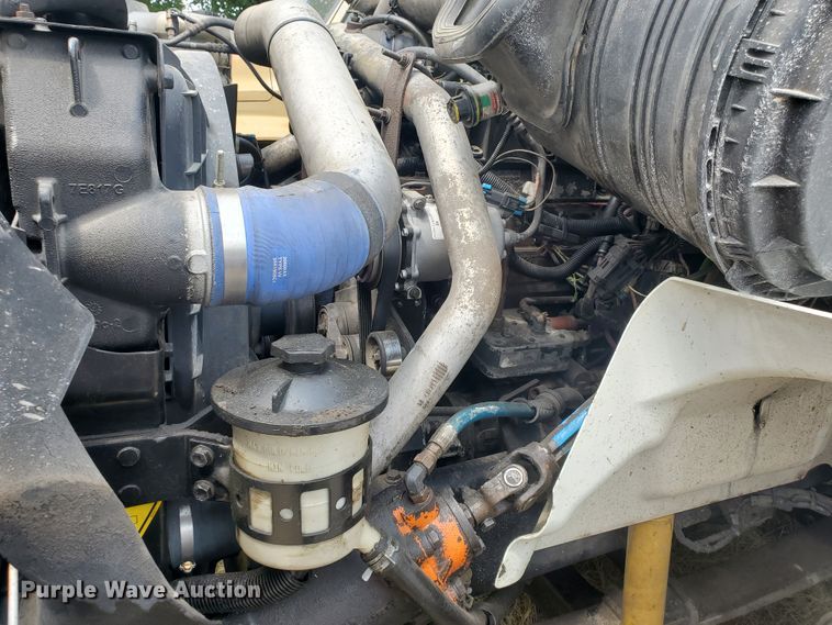 image for item IX9960 2007 International 8600  semi truck