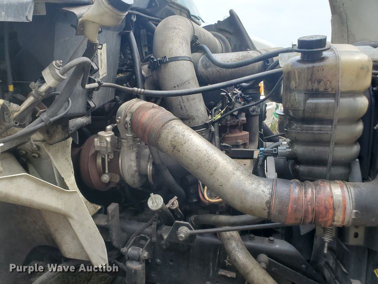 image for item IX9960 2007 International 8600  semi truck