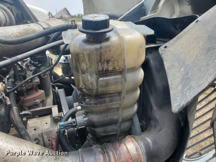 image for item IX9960 2007 International 8600  semi truck