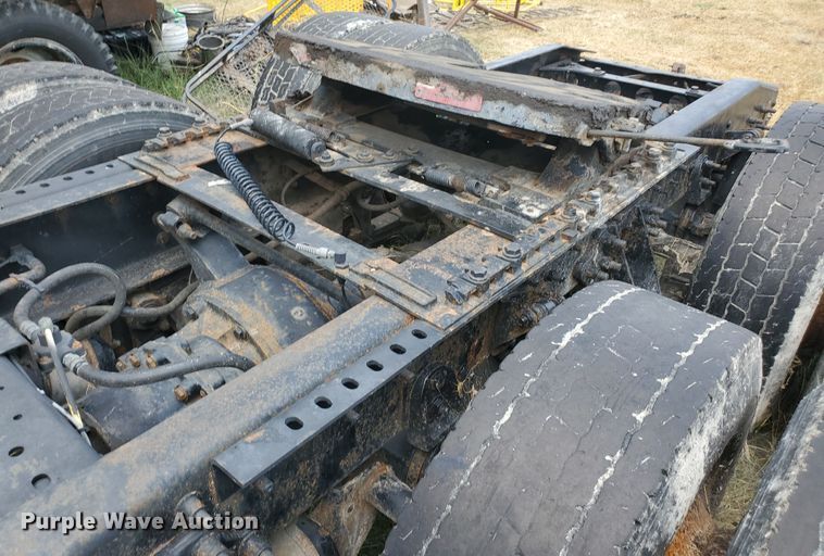 image for item IX9960 2007 International 8600  semi truck