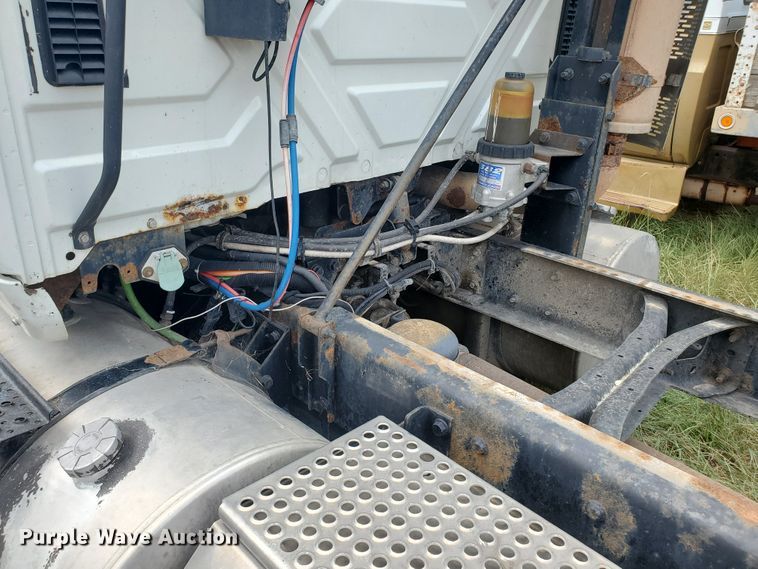 image for item IX9960 2007 International 8600  semi truck